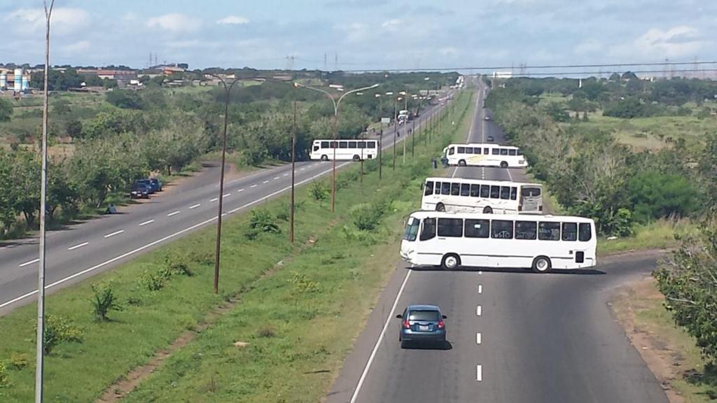 Sidoristas vuelven a trancar Guayana (Fotos)