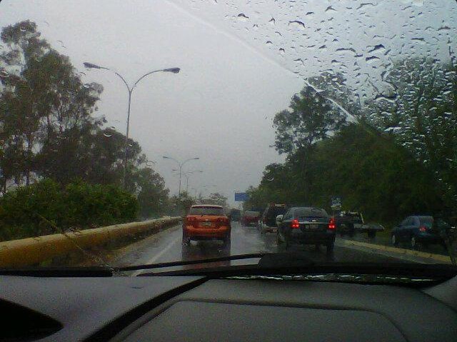 Precaución: Así está la Cota Mil con lluvia (Foto)