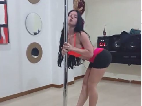 Así es como Diosa Canales baila en el tubo (Videos)