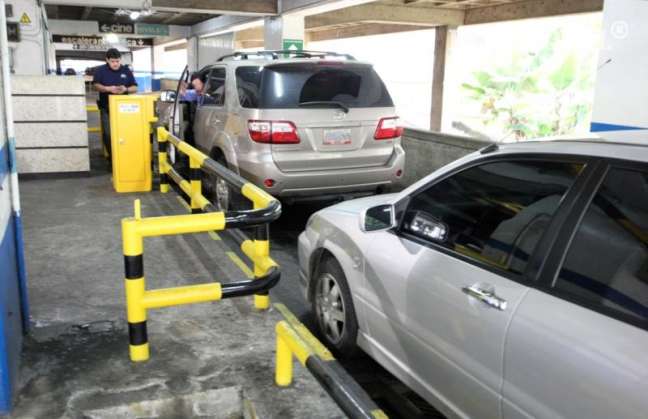 Levantan medida de reducción del horario de estacionamientos