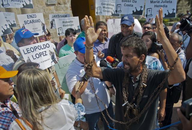 Machado y Leopoldo López le roban la popularidad a Capriles