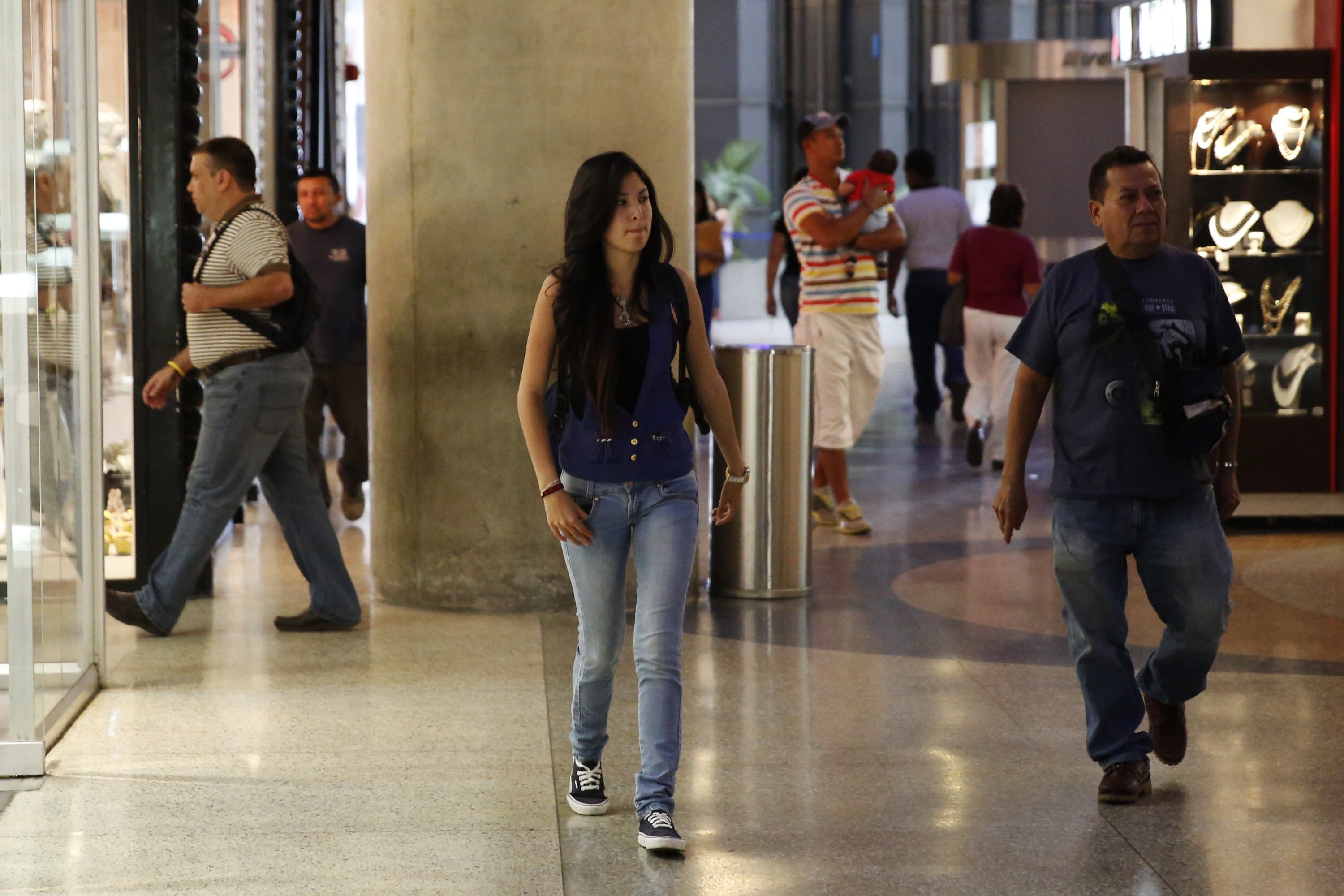 Mil 944 comercios han cerrado en el país