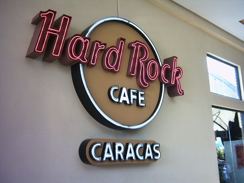 Derribaron árboles centenarios frente al nuevo Hard Rock Café de Caracas (Video)