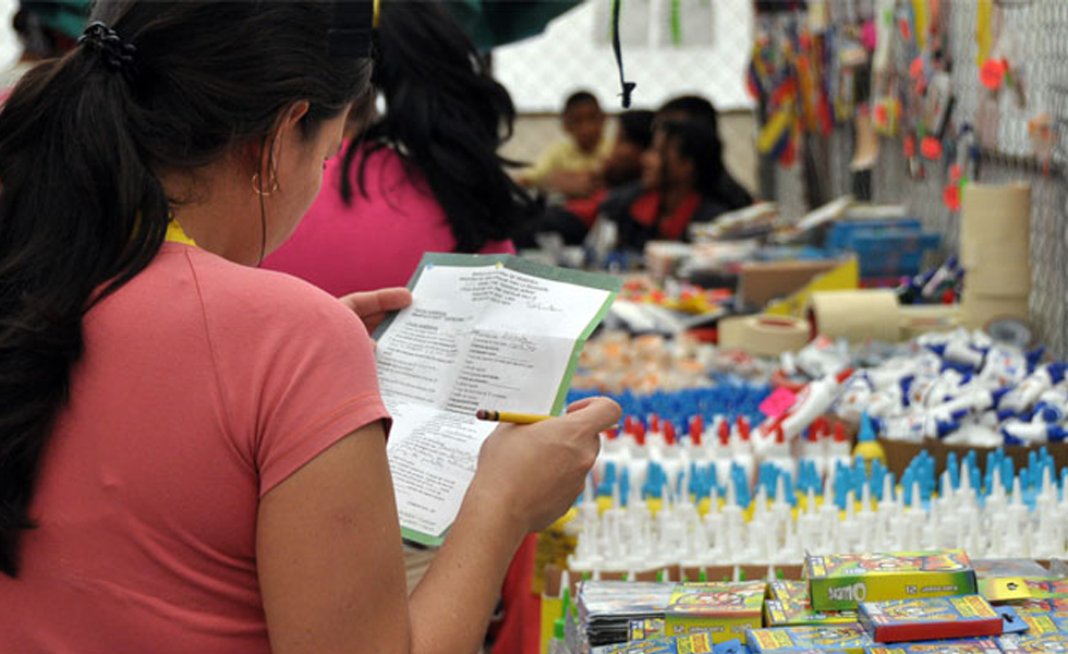 Padres prevenidos comenzaron a comprar útiles escolares en marzo