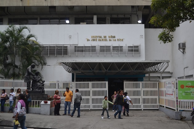 Techos caídos, filtraciones y aguas negras denuncian en el Hospital de Niños