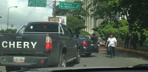 No hay paso hacia la Av. México desde la autopista Francisco Fajardo