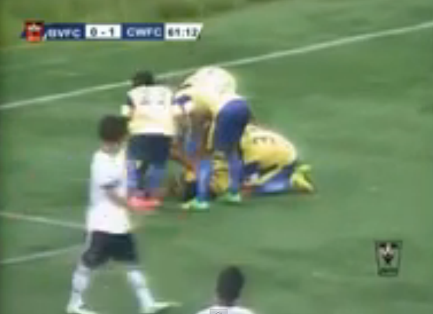 Futbolista indio muere tras celebrar un gol (Video)