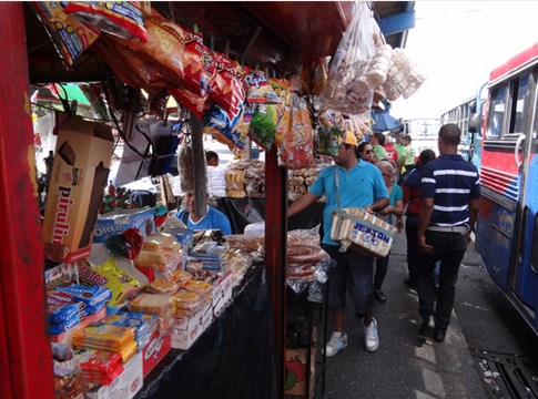 Buhoneros exigen ser incluidos en diálogo económico con Maduro