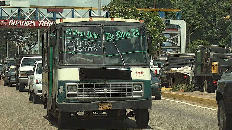 Transportistas excluyen a estudiantes en El Tigre