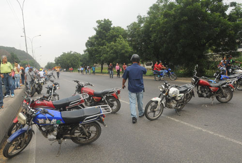 Mototaxistas de Puerto Cabello protestaron en contra de la inseguridad