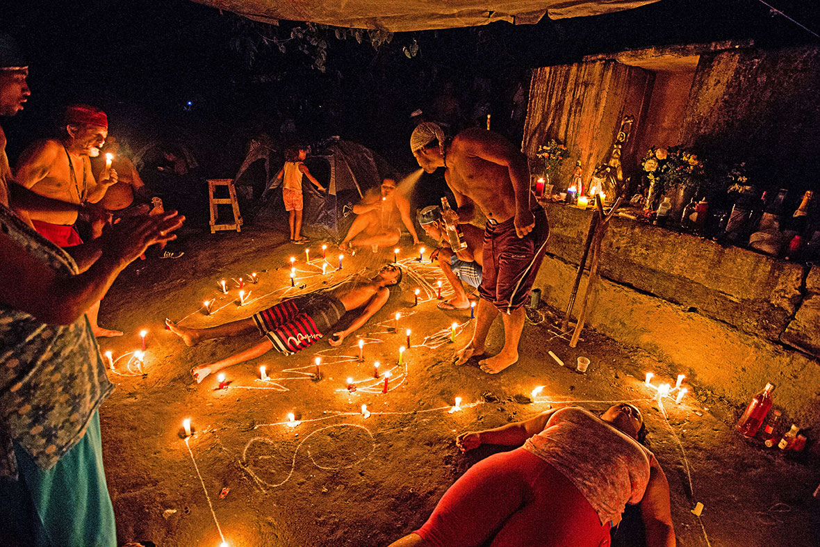 Foto reportaje: Santería, sacrificio de animales y culto a María Lionza aumentan en Venezuela