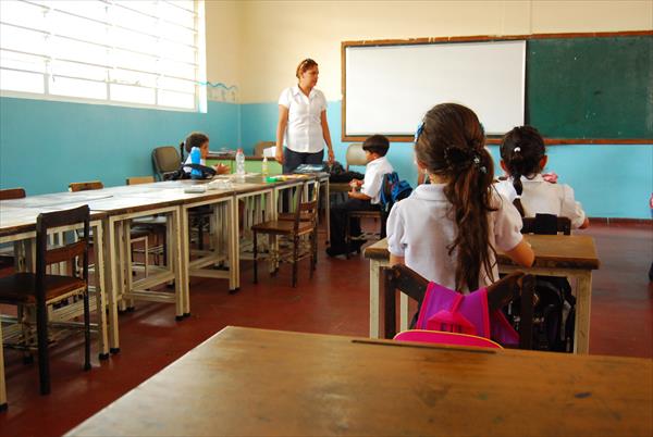 Clases en escuelas y liceos serán hasta el 12 de diciembre