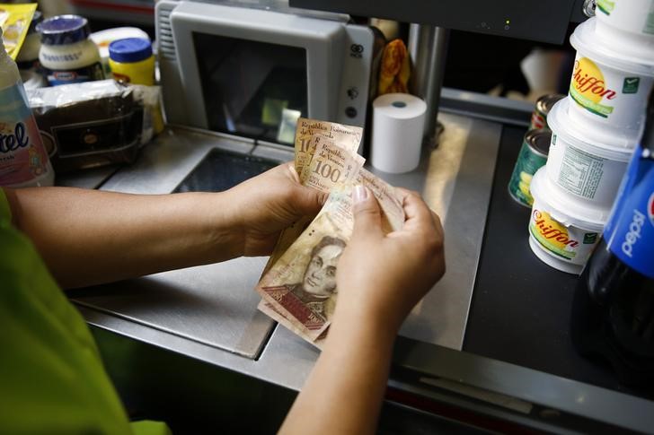 El billete de 100 bolívares es un difunto y el de 500 un fantasma