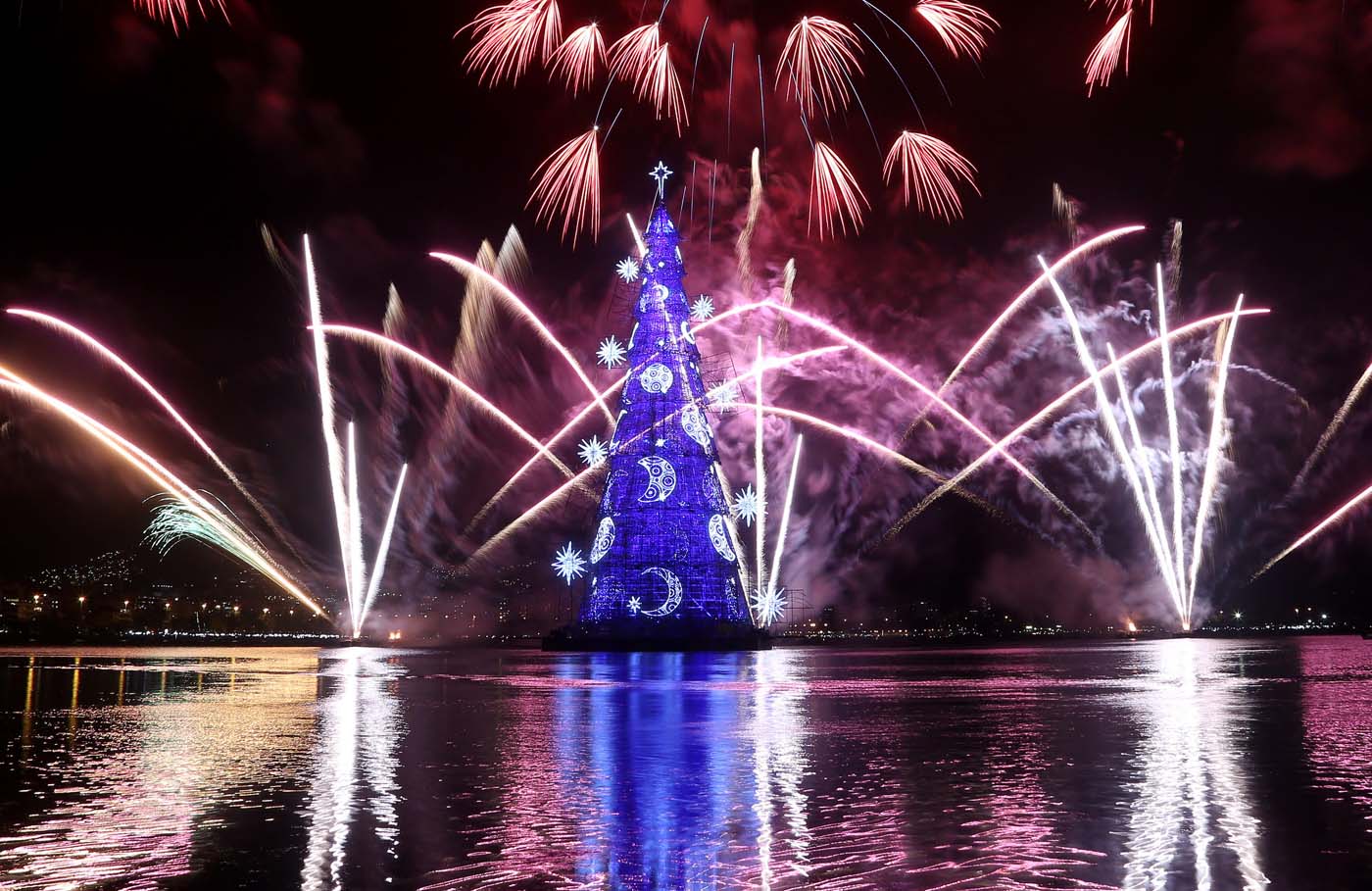 El árbol flotante de Navidad más grande del mundo (Fotos)