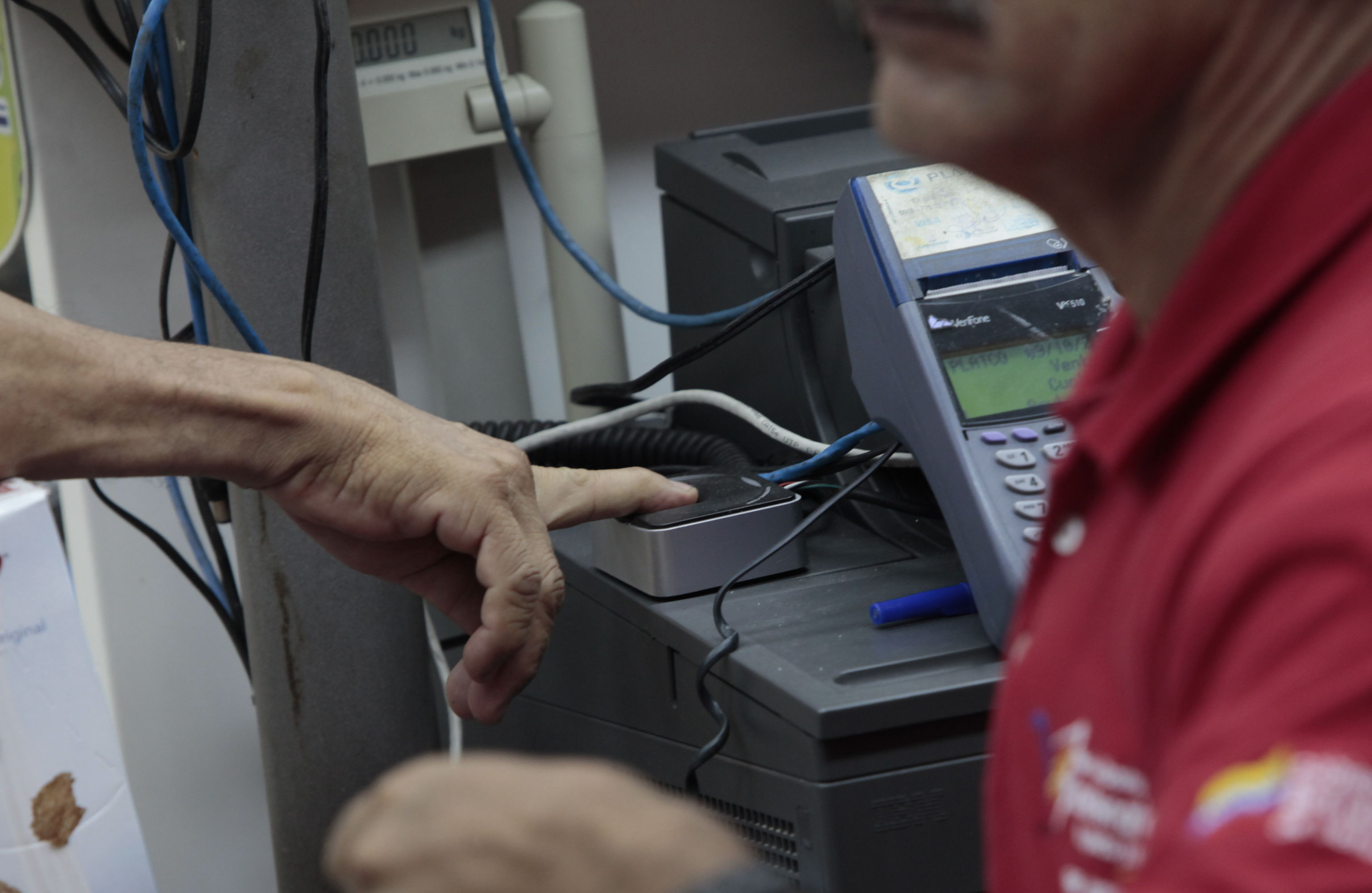 El 46% de los venezolanos prefieren comprar en abastos y bodegas