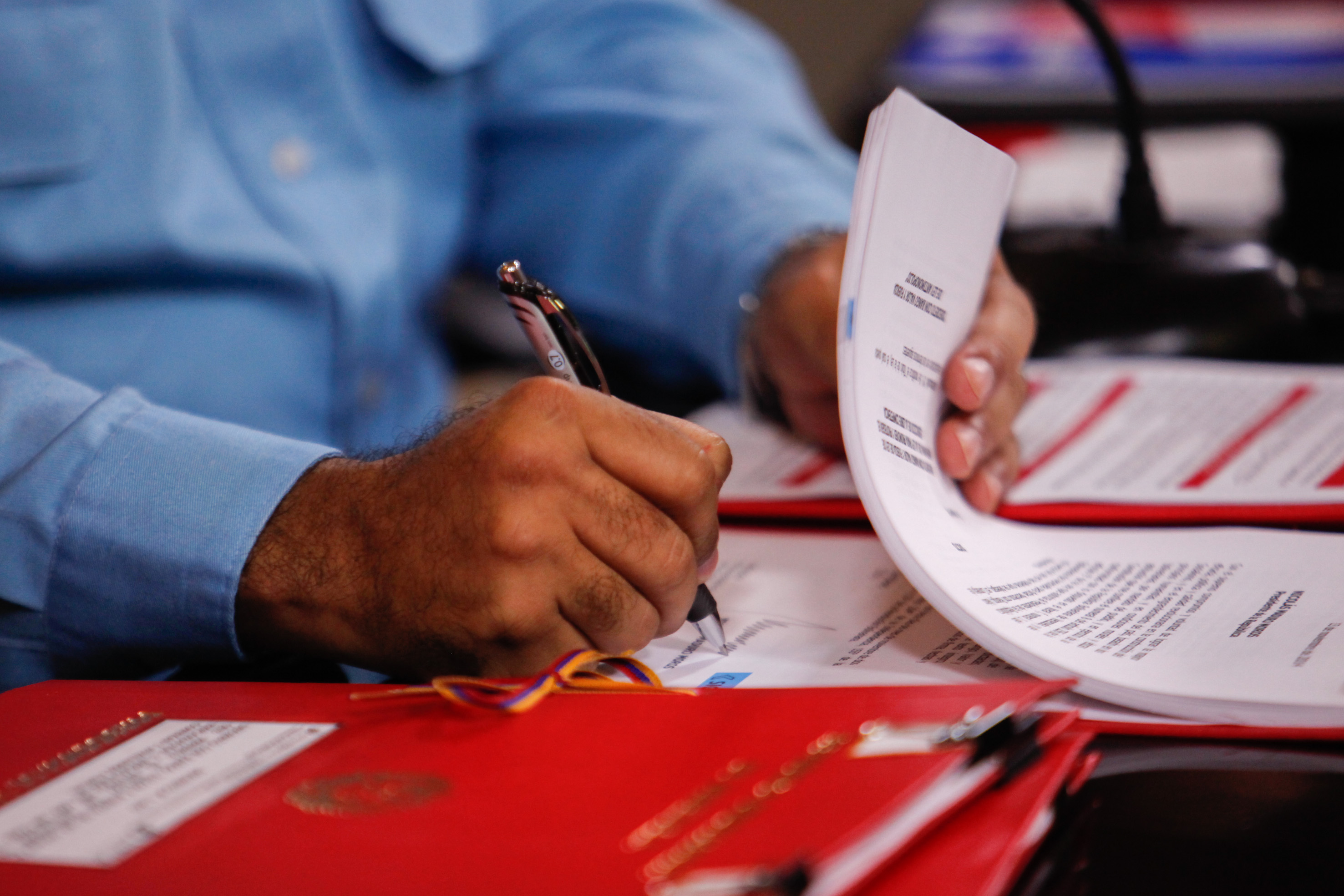 Maduro firmó decreto de Inamovilidad para el 2015