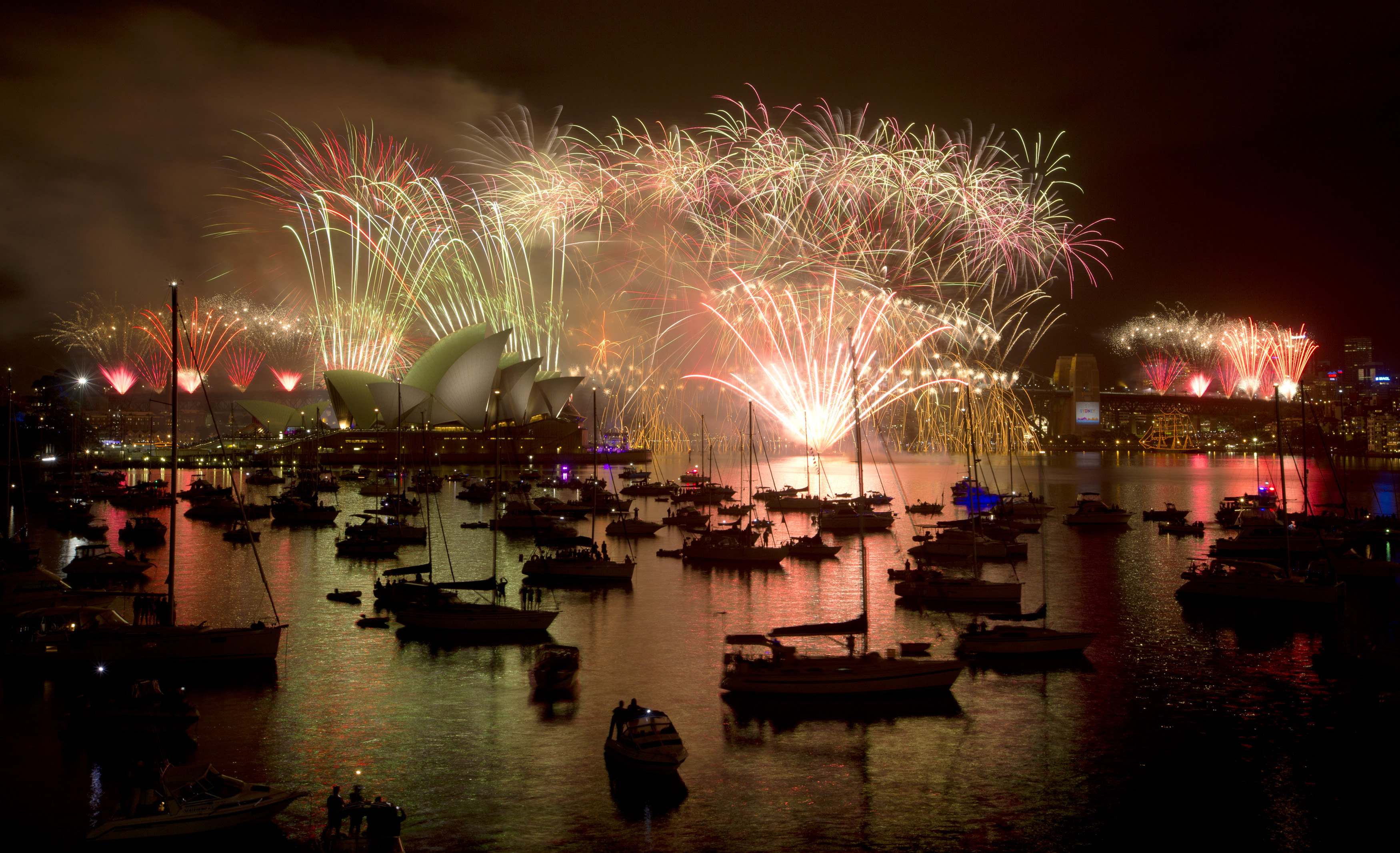 El mundo recibe el 2015 (Fotos y Video)