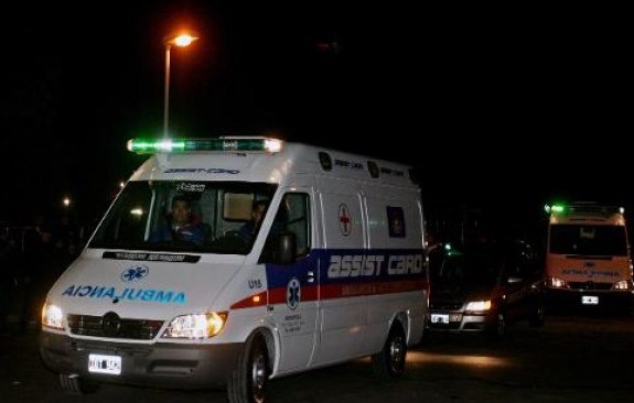 Detenidos por dejar a un anciano en la ambulancia mientras hacían compras