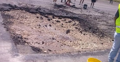 Cerrado el aeropuerto Santo Domingo en Táchira por mega hueco en la pista (Fotos)