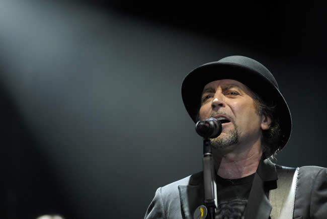 Joaquín Sabina le debe más de 4,9 millones de dólares al fisco