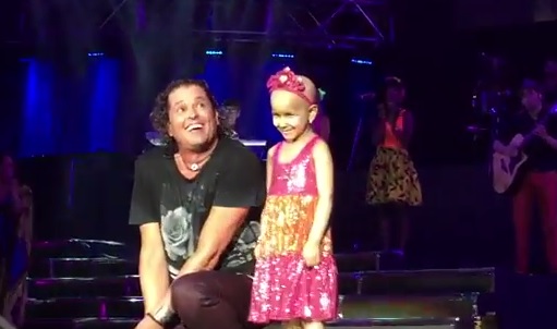 Una angelita zuliana le robó el corazón a Carlos Vives (Video)