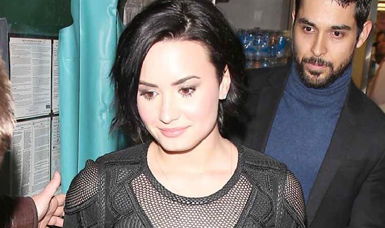 ¡Oops! Demi Lovato casi la muestra (Foto)