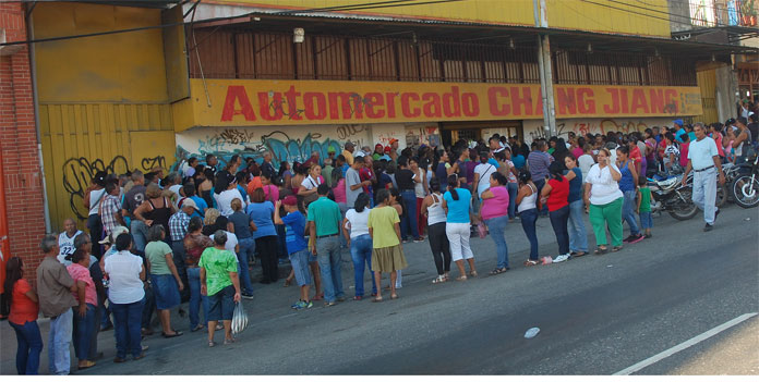 Cacería de jabón en polvo aumenta: Colas en Lara lo certifican (FOTOS)