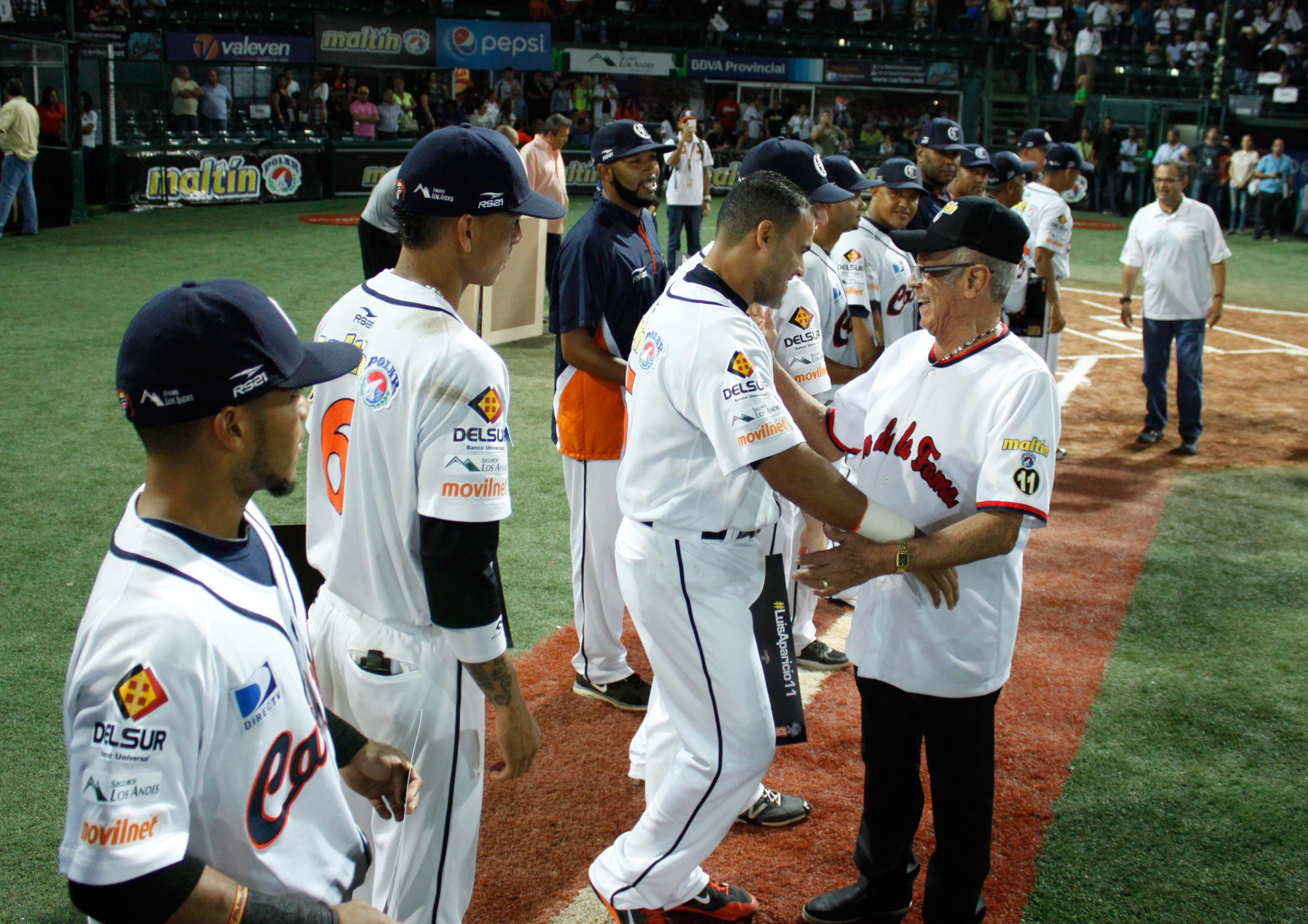 Caribes vence a Tiburones y se sitúa a un paso de la final