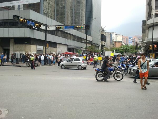 Más de 30 personas fueron atendidas en Salud Chacao por picaduras de abejas (Fotos)