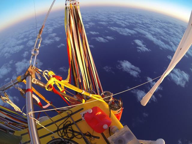 Baten récord de distancia para vuelos en globo aerostático (Fotos)