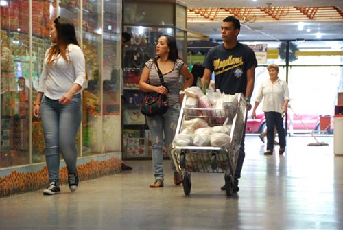 Padres hacen “magia” para ofrecer dieta balanceada a sus hijos