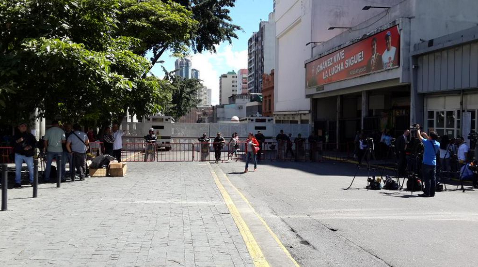 En fotos: Así están las inmediaciones del Palacio de Justicia por la audiencia de López