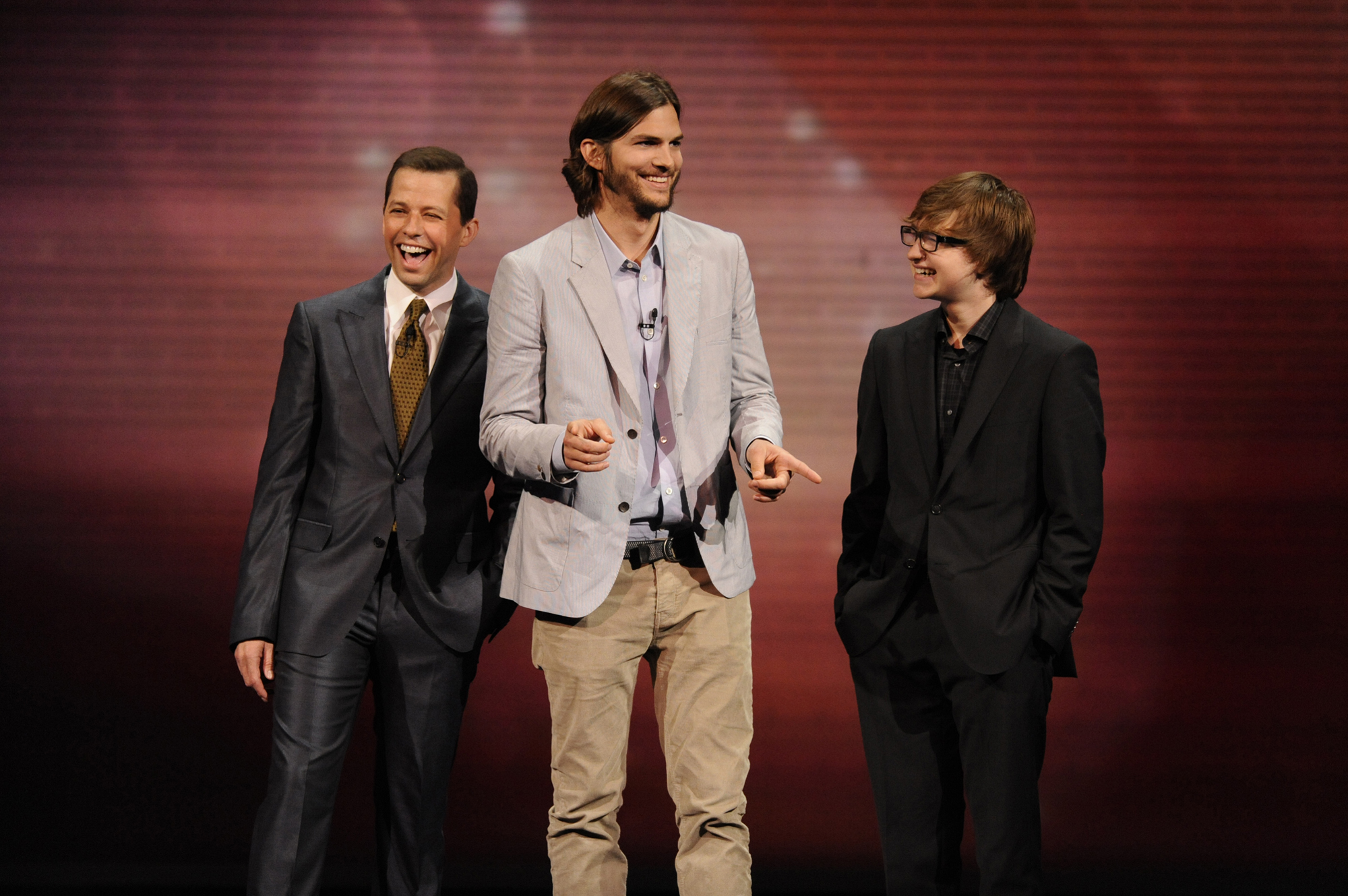 Two and a Half Men llegó a su gran final y Charlie Sheen llegó para despedir la serie