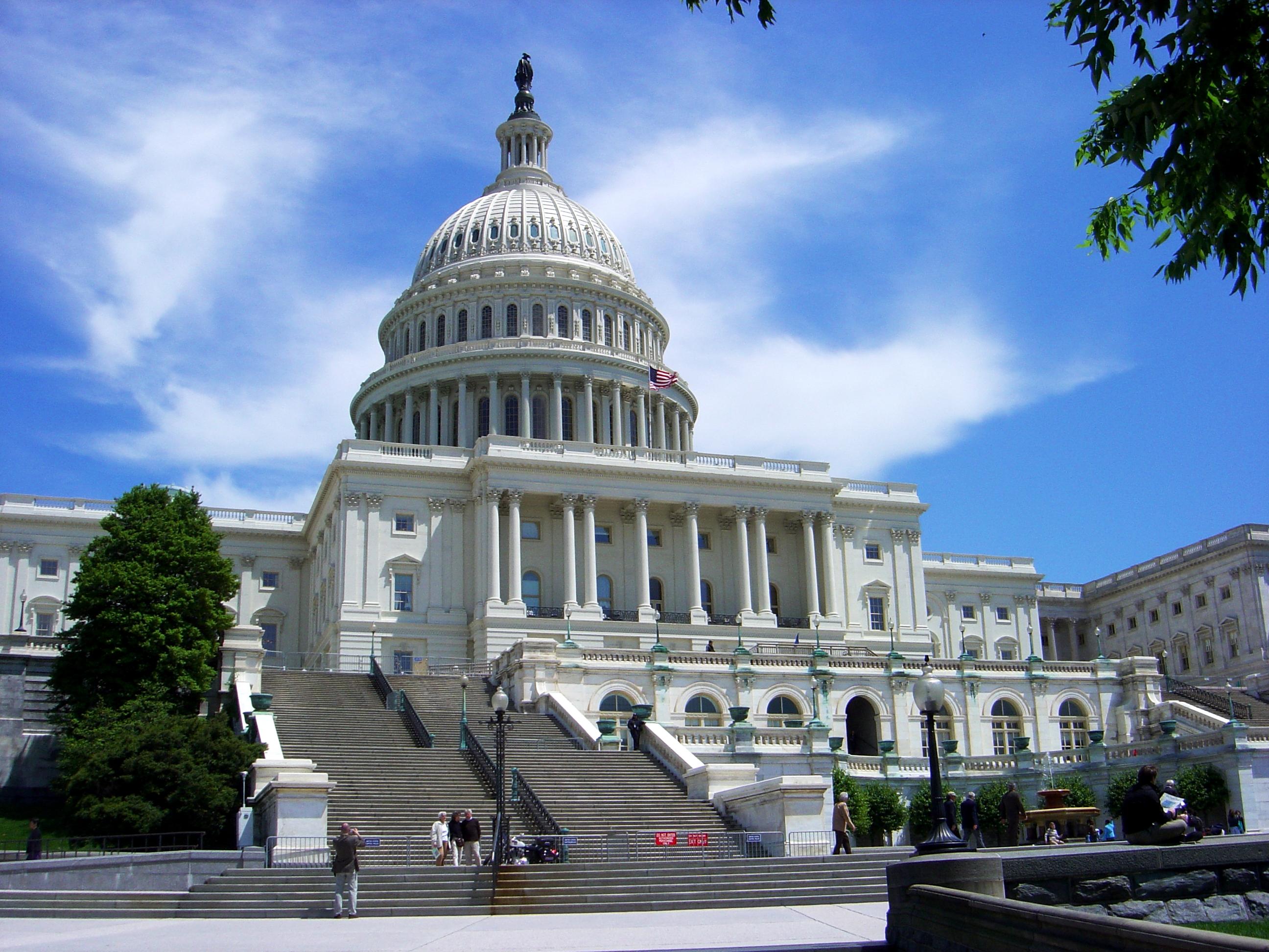 Pedirán al Congreso de EEUU investigar a 100 venezolanos