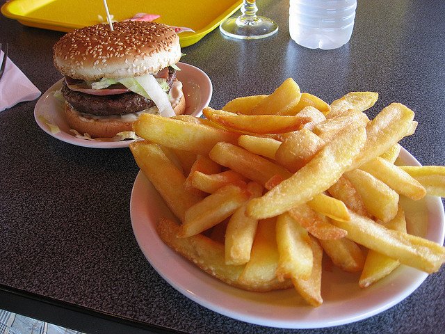 Dos de cada tres productos alimenticios contienen exceso de grasas saturadas, según estudio