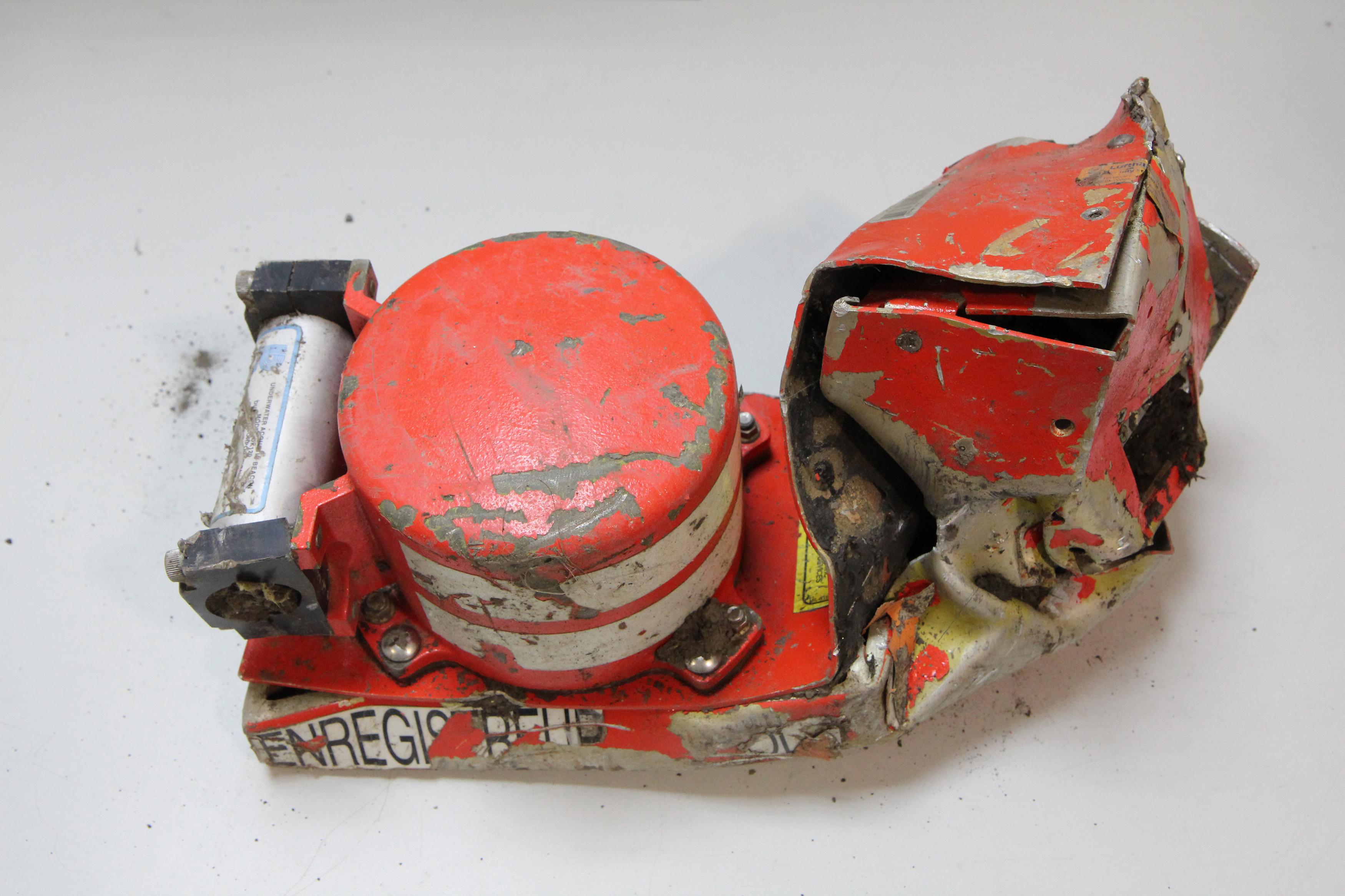 Caja negra del vuelo Germanwings revela extraños detalles