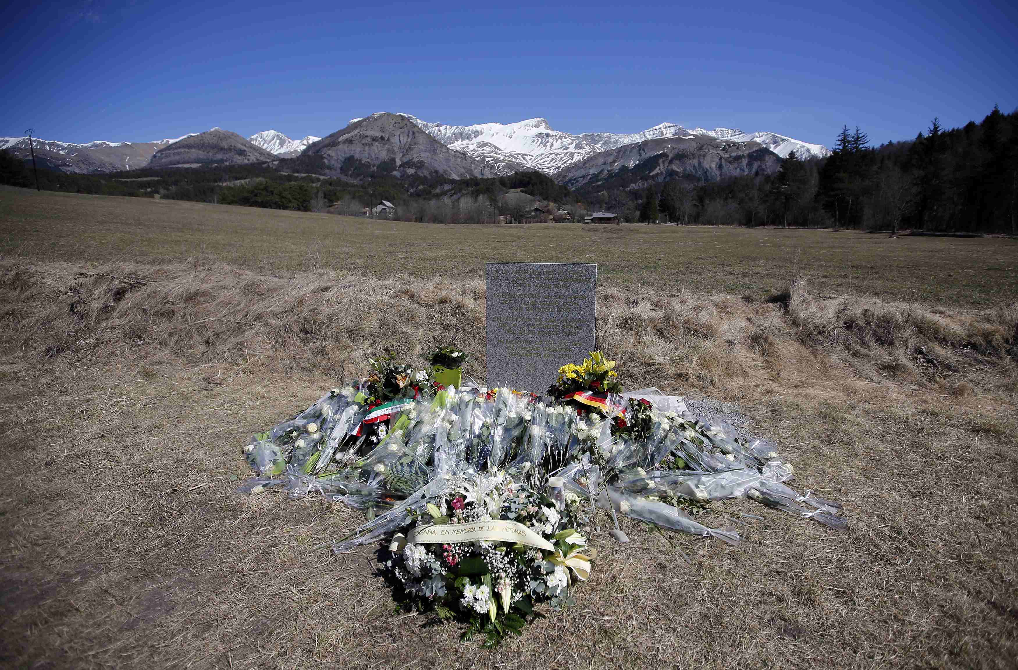 Hay más muertos que habitantes en la aldea donde cayó el A320