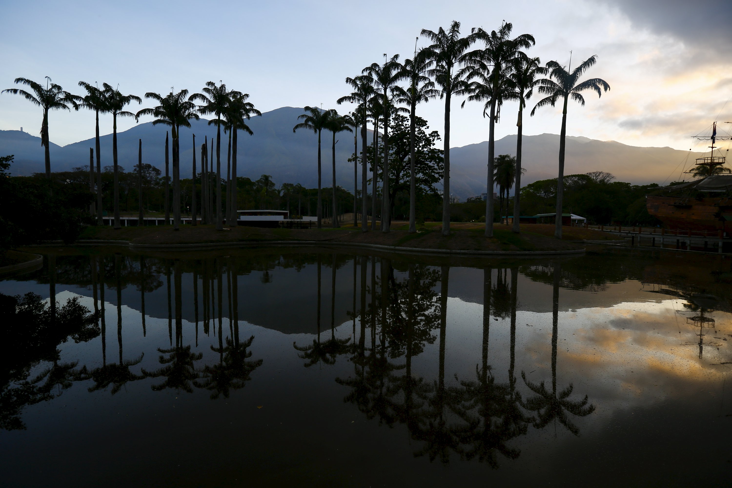 Un espectacular paisaje en medio del caos de Caracas (Fotos)