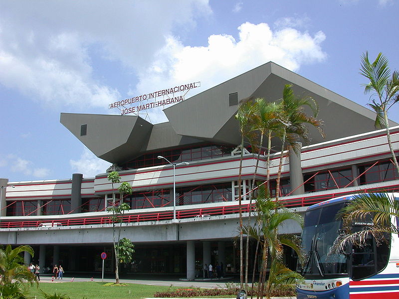 El aeropuerto de La Habana se llena de emociones con nuevos vuelos desde EEUU