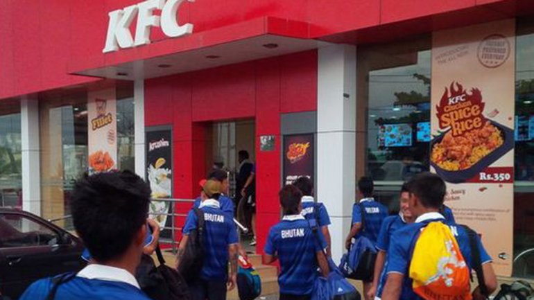 WTF: La peor selección del mundo ganó y se fueron a celebrarlo en un KFC