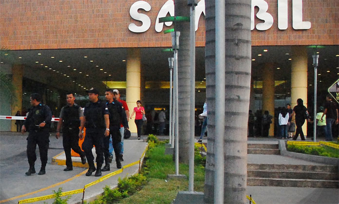 Pánico en el Sambil Maracaibo tras balacera entre fanáticos del Real Madrid y Barcelona