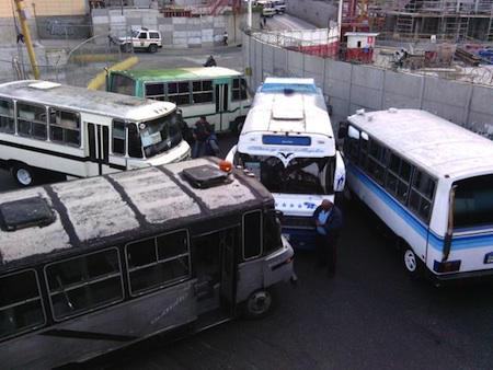 ¡Pilas! La delincuencia tiene azotada a conductores de la línea Caracas-Los Teques (modus operandi)