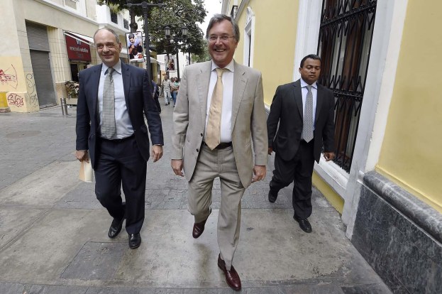 El embajador de España en Caracas, Antonio Pérez Hernández (Foto AFP / JUAN BARRETO