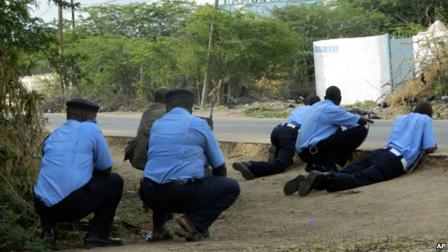 Sube a 147 estudiantes muertos en ataque terrorista en universidad de Kenia