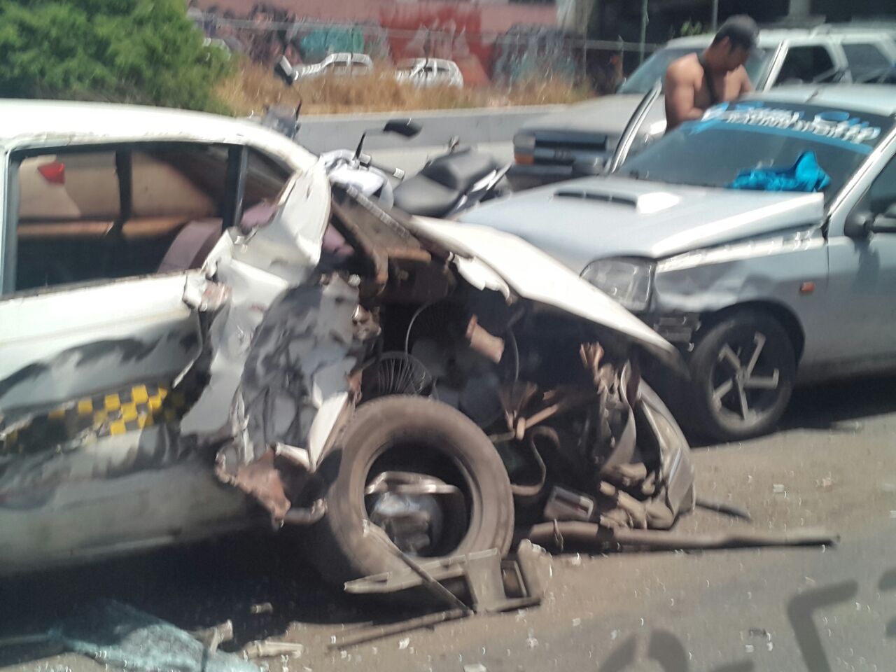 Colisión múltiple en la autopista Francisco Fajardo sentido Oeste (Fotos)