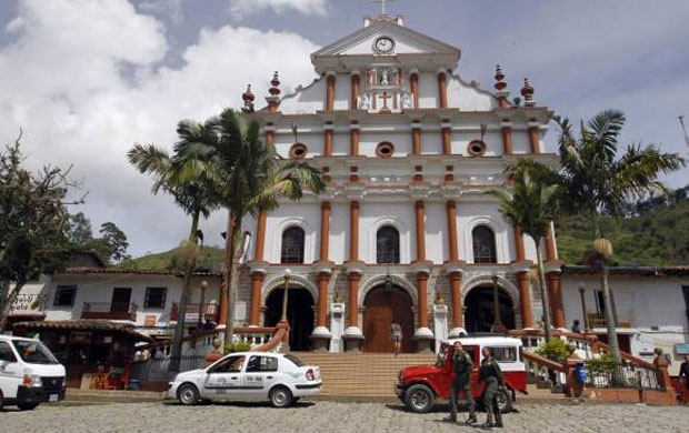 Más de 100 desplazados por combates en el noroeste de Colombia