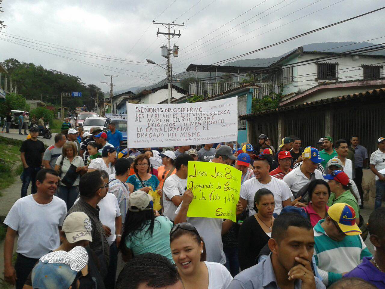 Habitantes de Boconó protestan contra la crisis que atraviesa el país (Fotos)