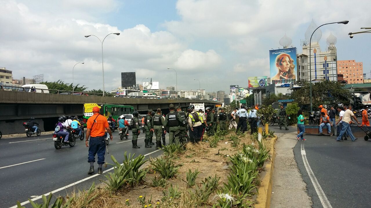 Así disipó la GNB protesta de trabajadores del aseo (Fotos)