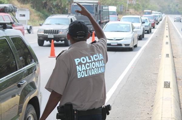 Cerrado acceso vehicular hacia costas aragueñas por retorno de temporadistas