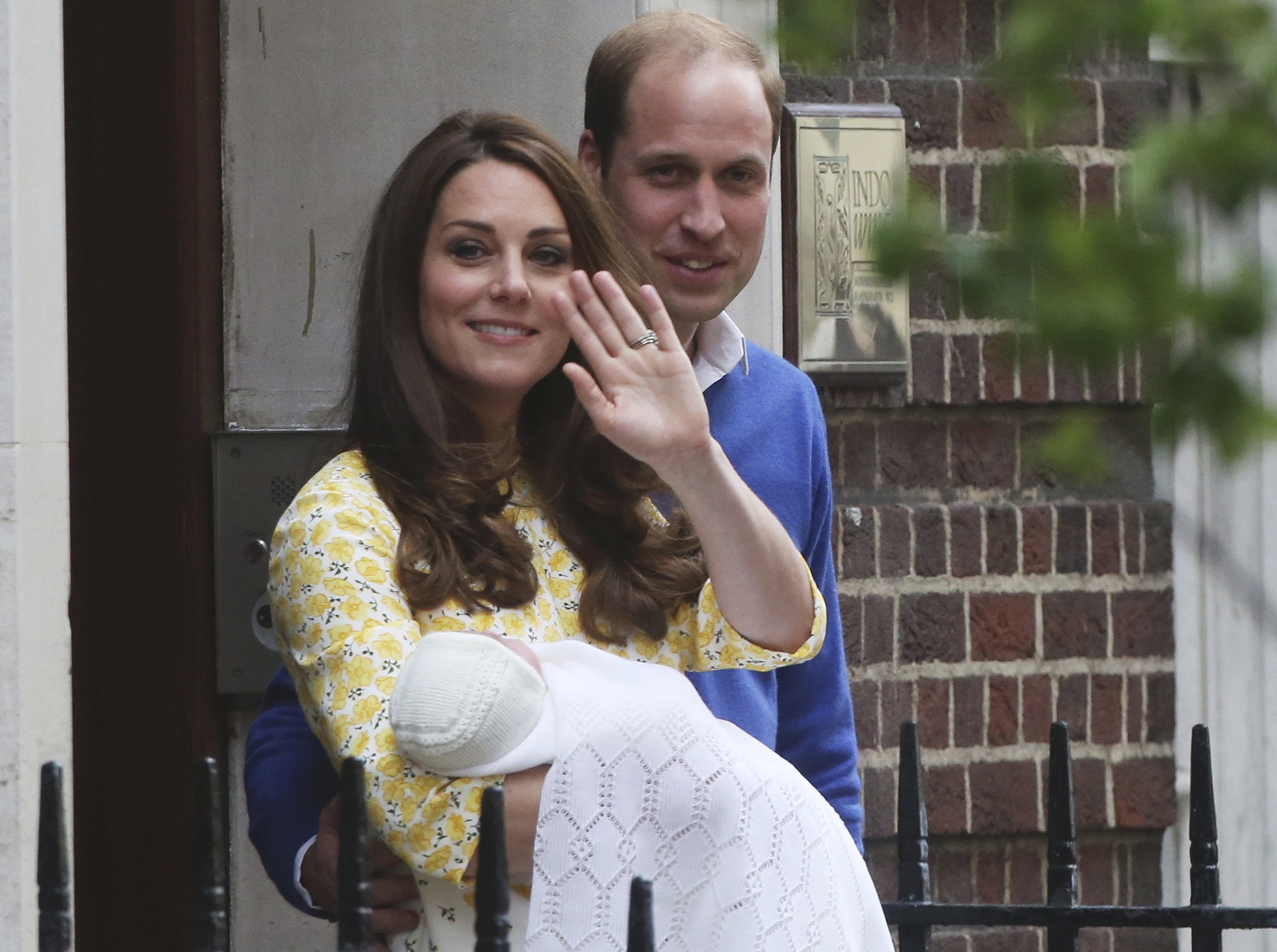 Los duques de Cambridge se retiran con la princesa Carlota al campo